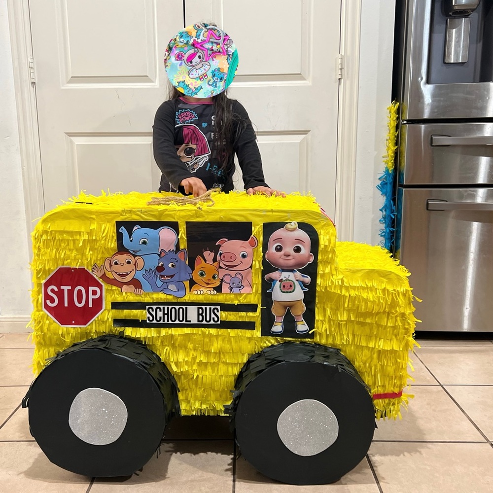 New Custom 3D Cocomelon Bus piñata ✨SOLD✨
